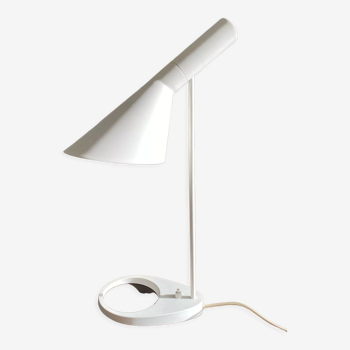 Lampe de table Arne Jacobsen pour Louis Poulsen blanche