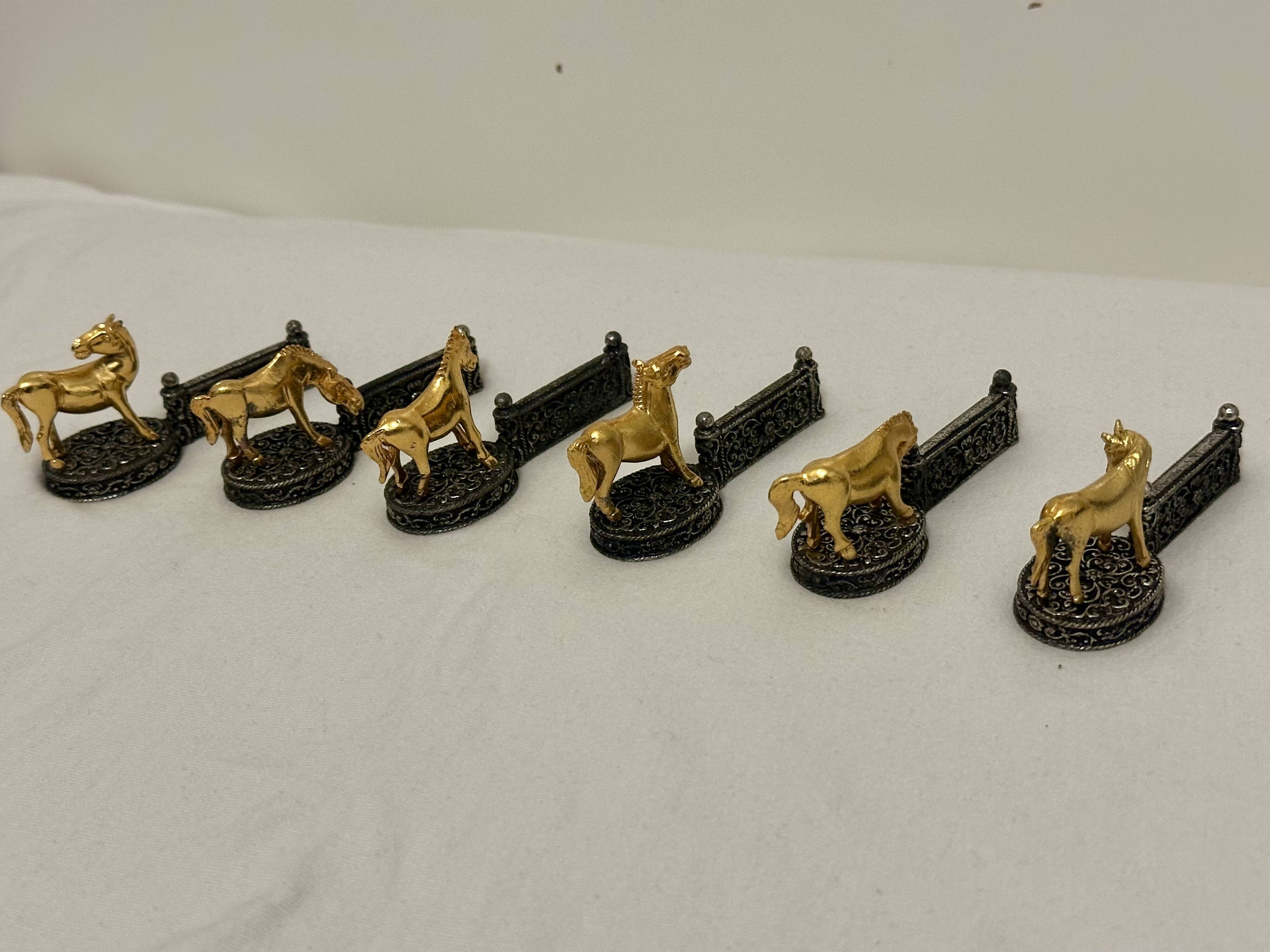 Knife holder horse show jumping