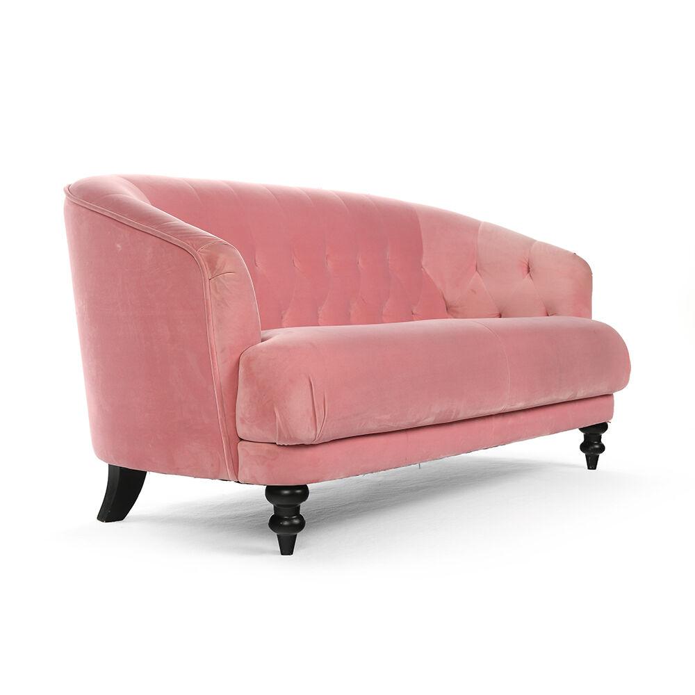 Pink design sofa from the tray of "I love you etc.".