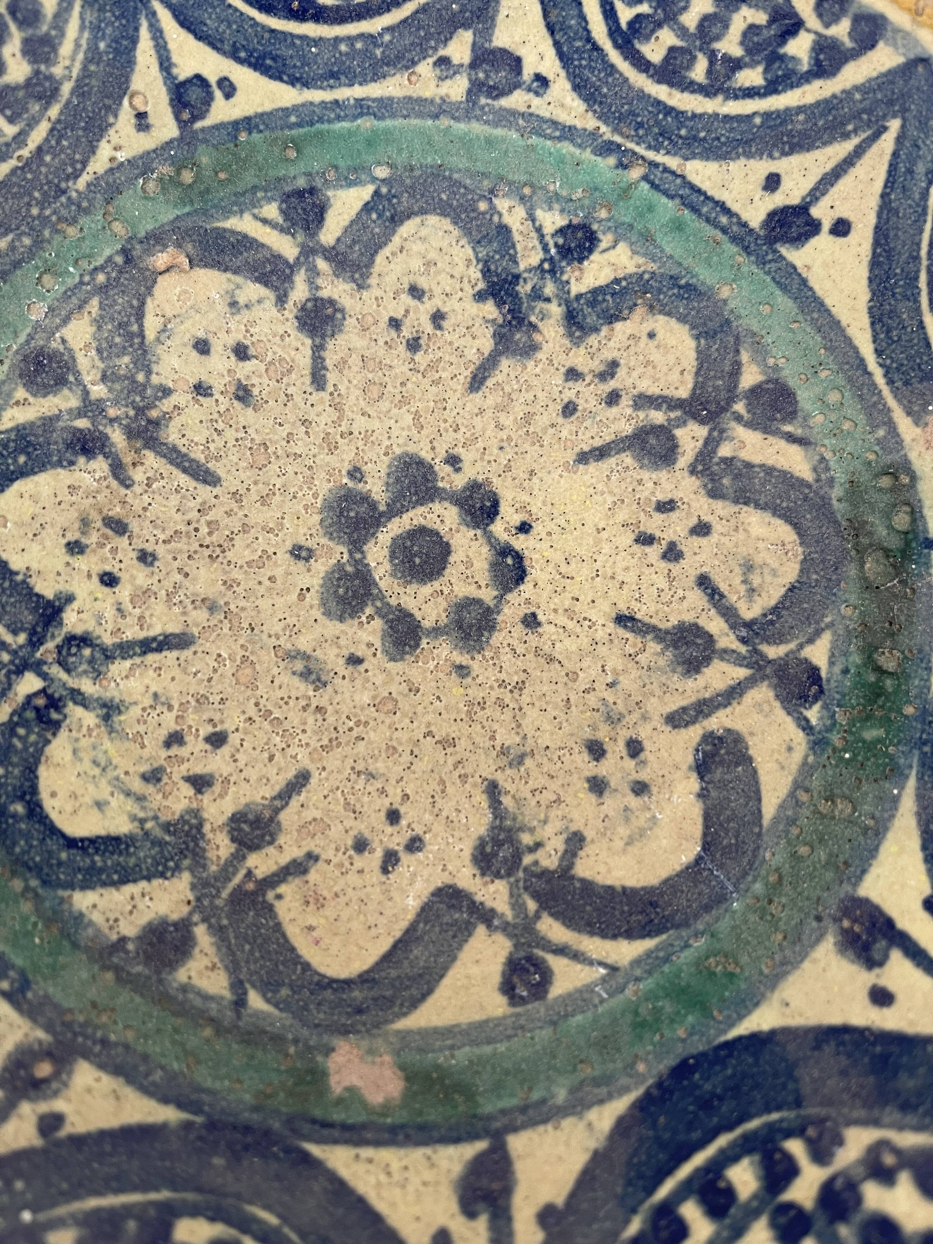 Tunisia ceramic flat glaze cream not very dense diameter 23 cm XVII or XVIII