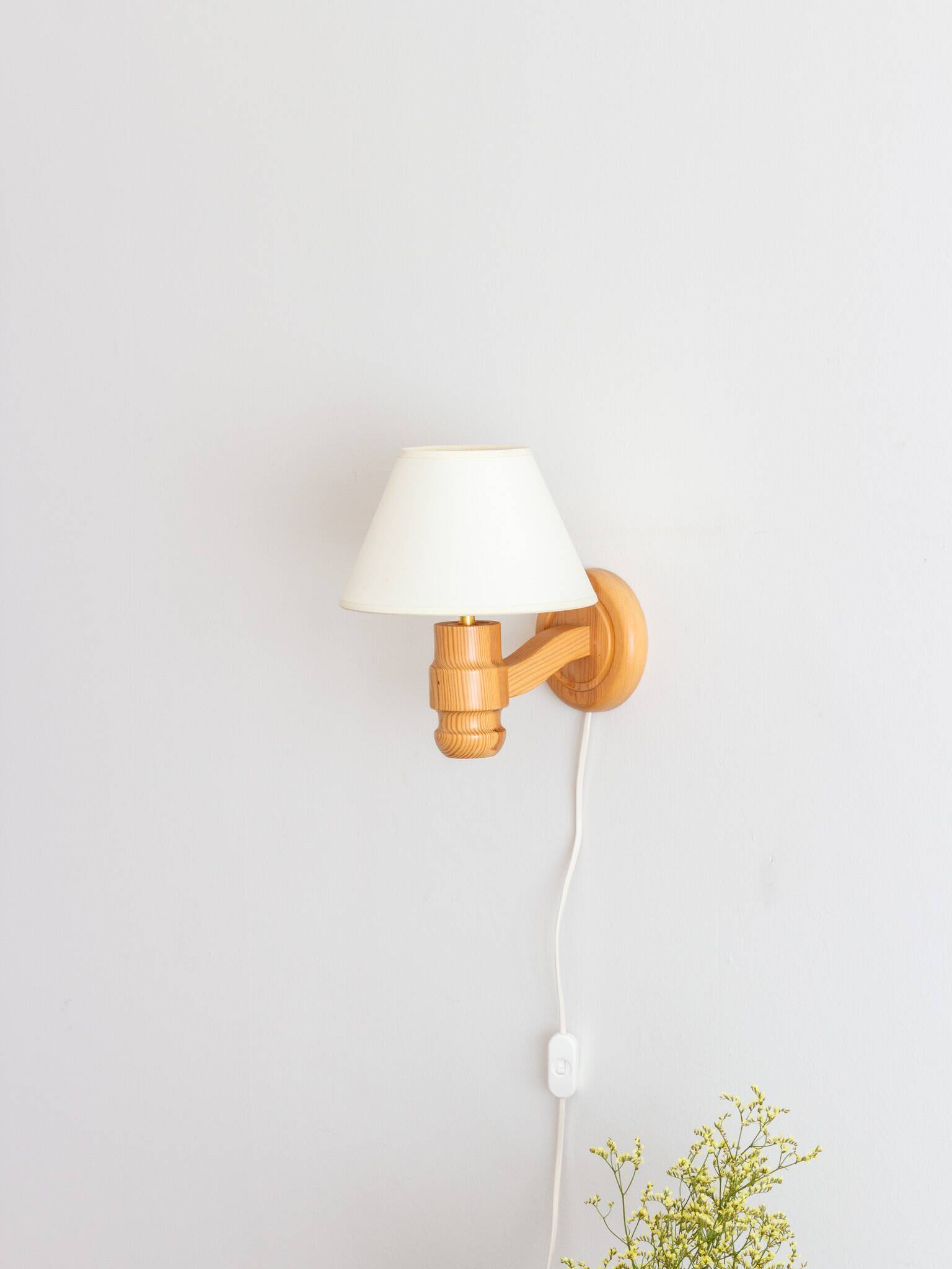 Swedish pine wall light, Solbackens Svarveri, Sweden, 1970s