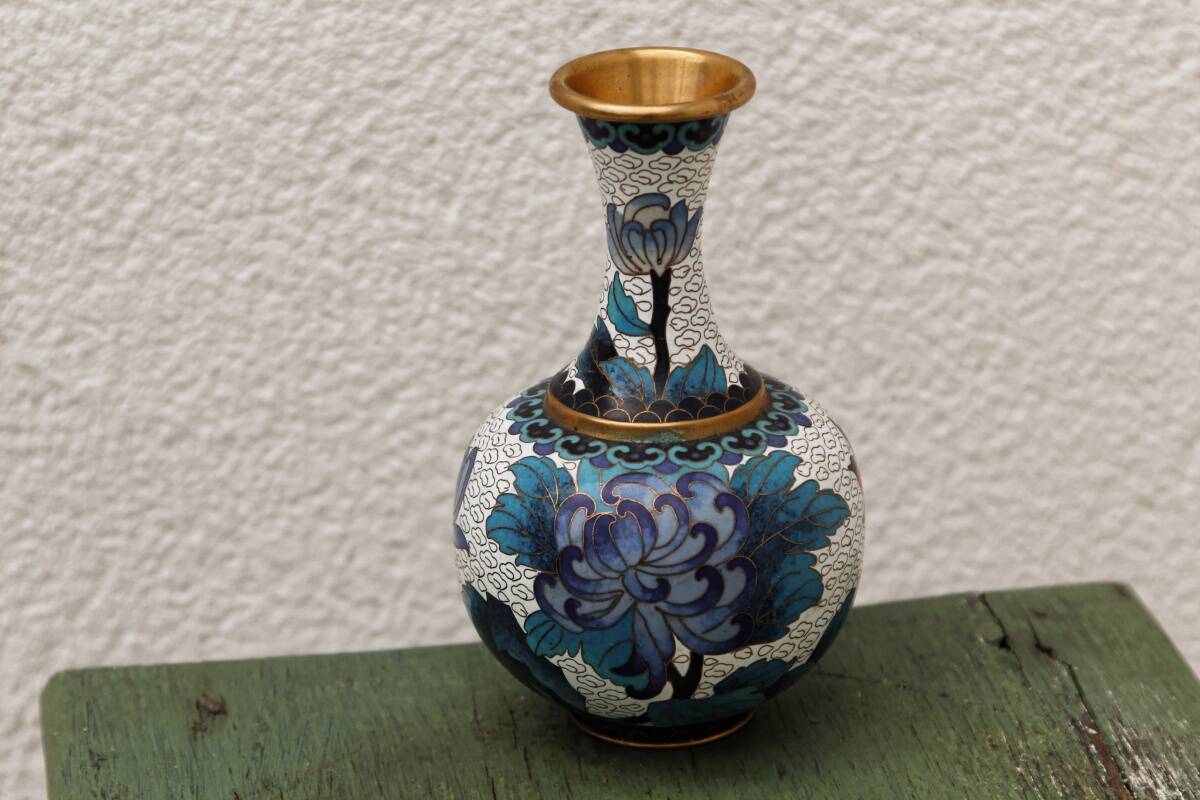 Vase in cloisonné enamels, peonies