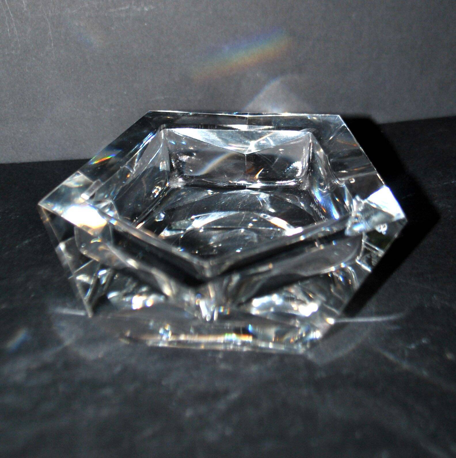 Faceted cut crystal ashtray signed SAINT-LOUIS