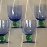 Verres à pieds vintage fins bleus et verts