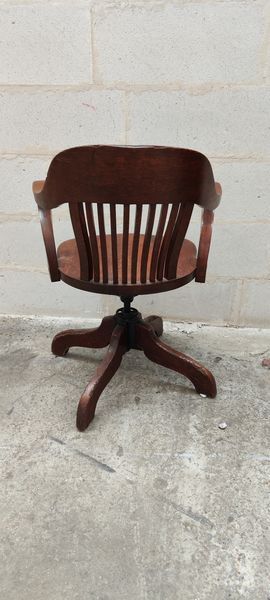 Old American office chair rounded around 1940 in oak