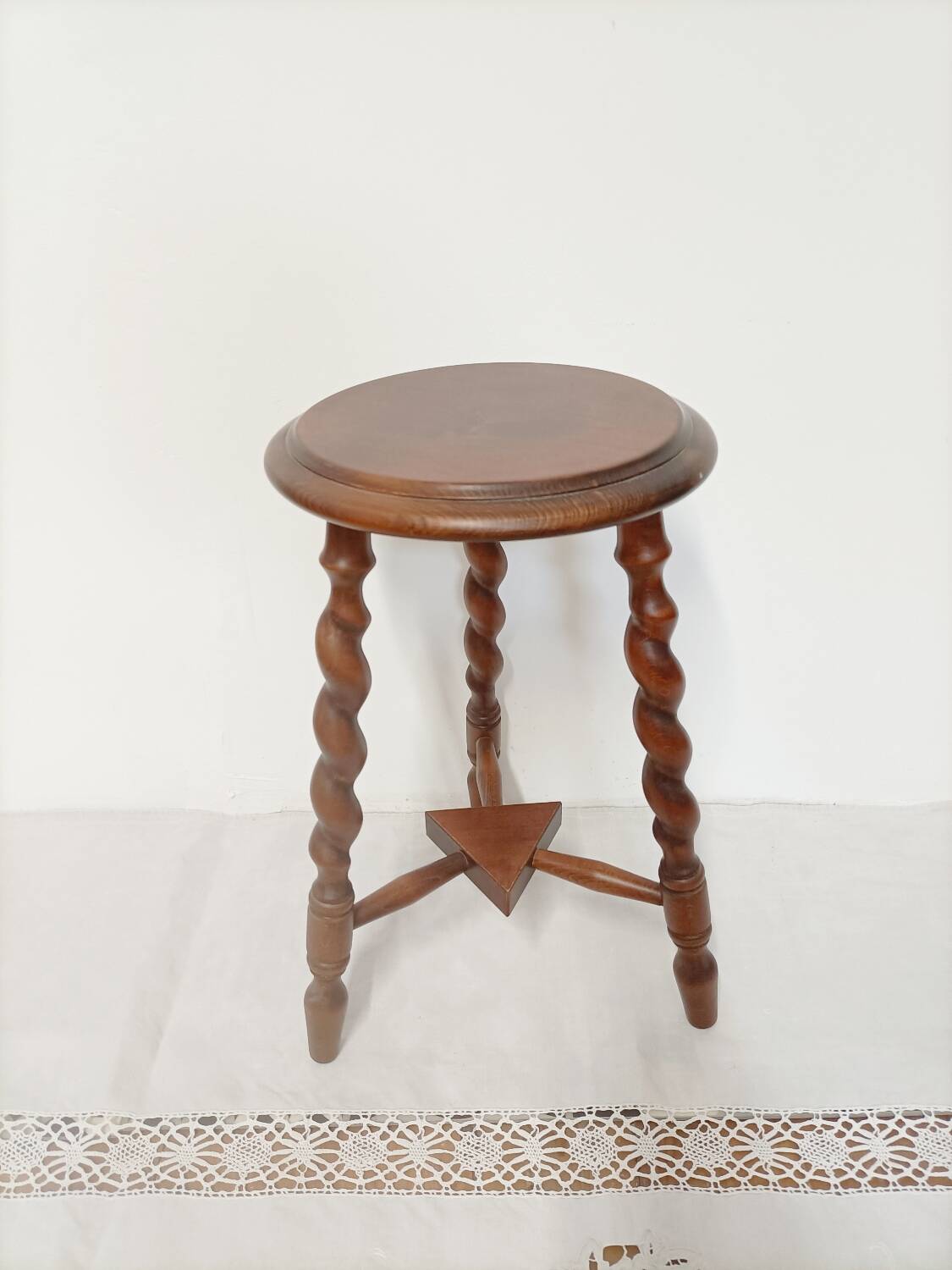 Dudouyt-style plant stool