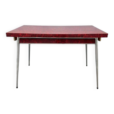 Table en formica rouge