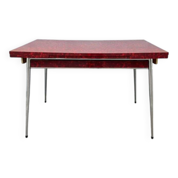 Table en formica rouge