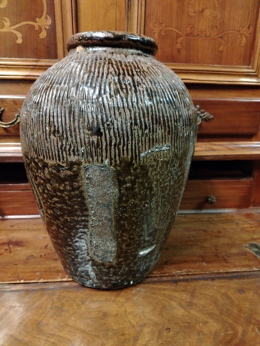 Ancient wine jar in enamelled stoneware, China, 19th century.