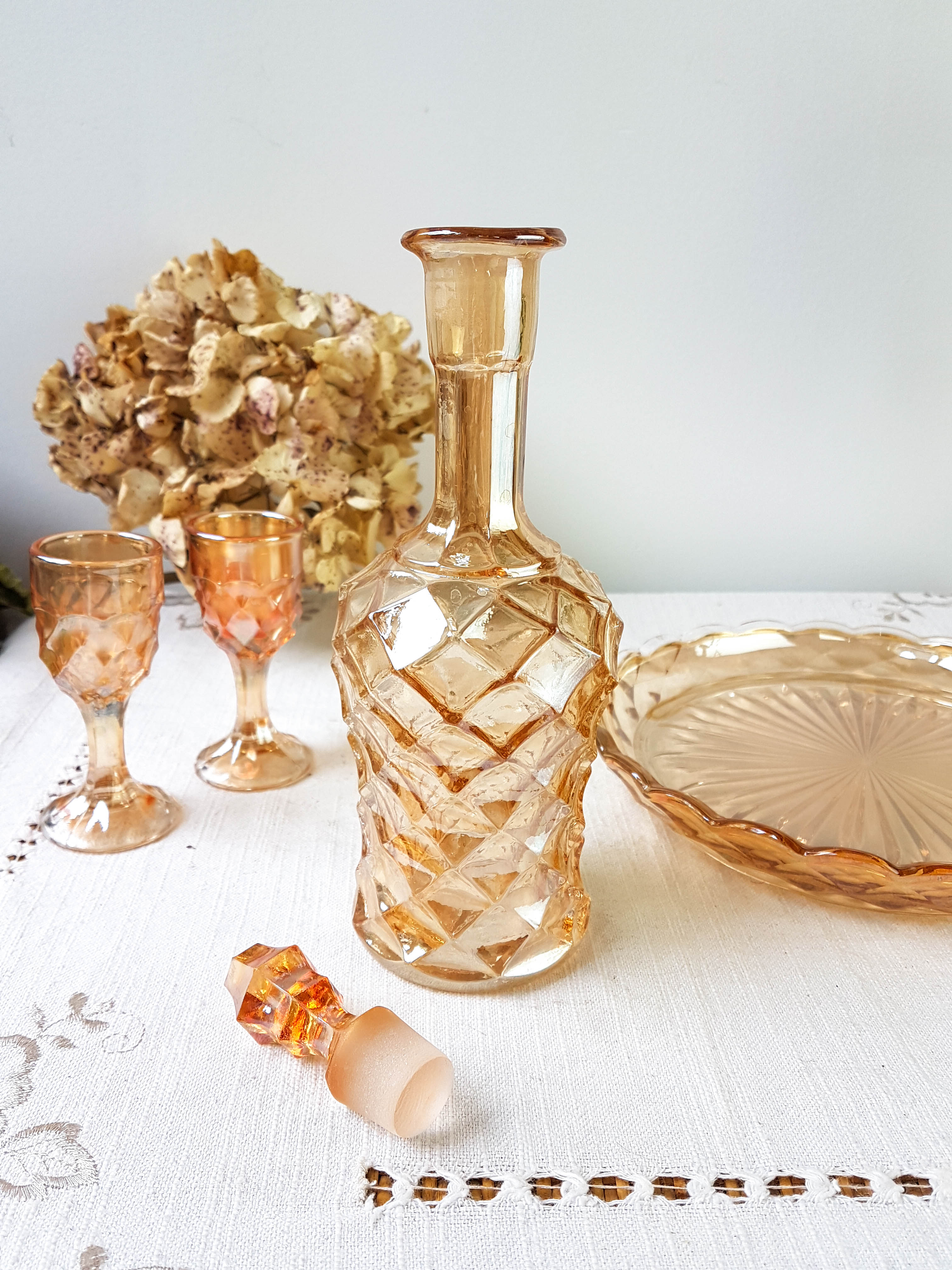 Amber glass liquor service