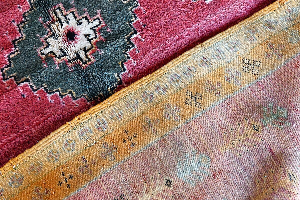 Moroccan Berber rug Taznakht vintage 300 x 145 cm Excellent condition