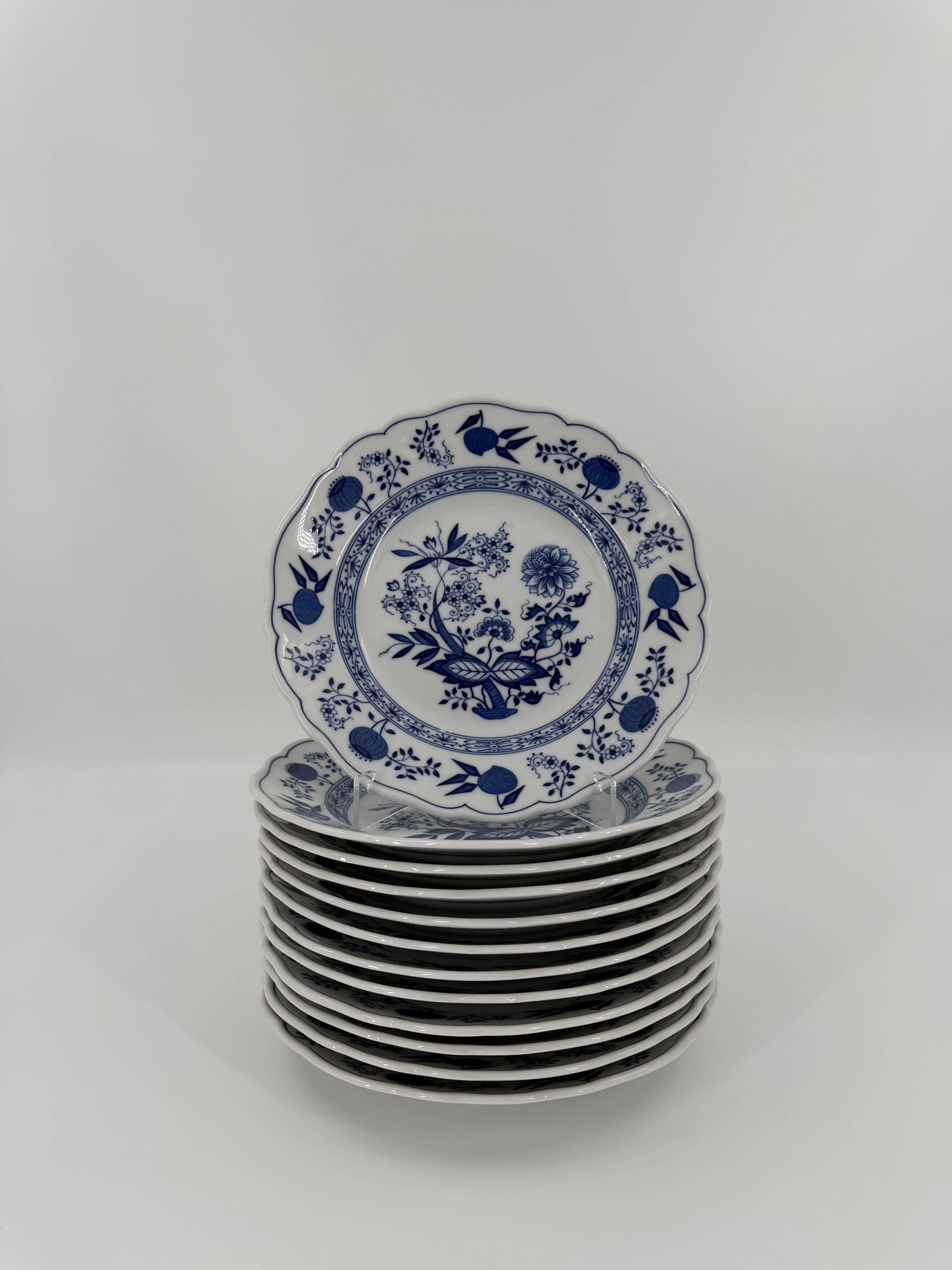Hutschenreuther Service - Blue Onion -  Set for 12 (94 pieces)