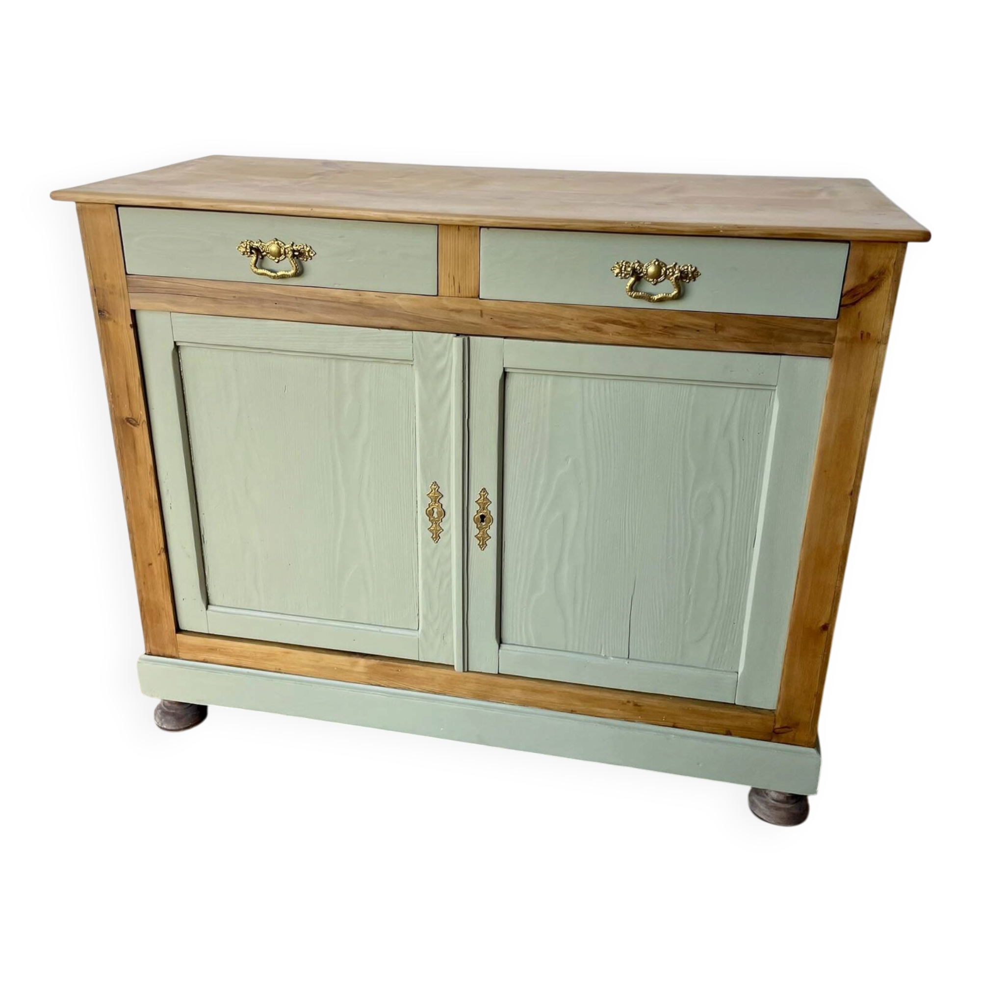 Old buffet with 2 doors