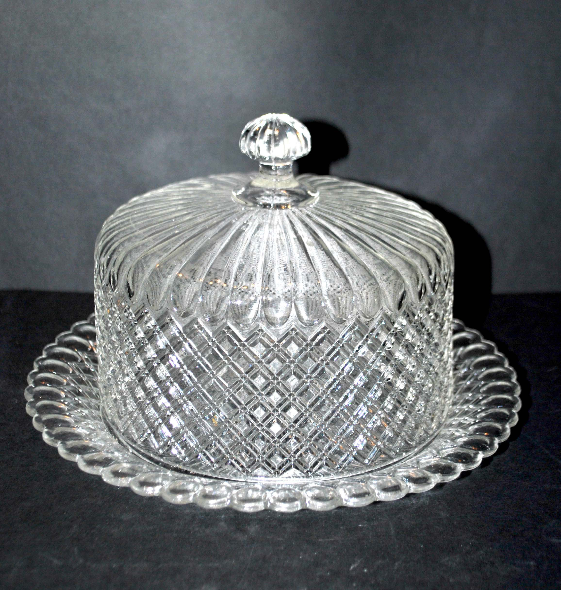 Vintage cheese bell in pressed glass molded DIAMOND 16cm