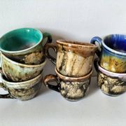 Tasses et soucoupes Morvan en céramique émaillée polychrome