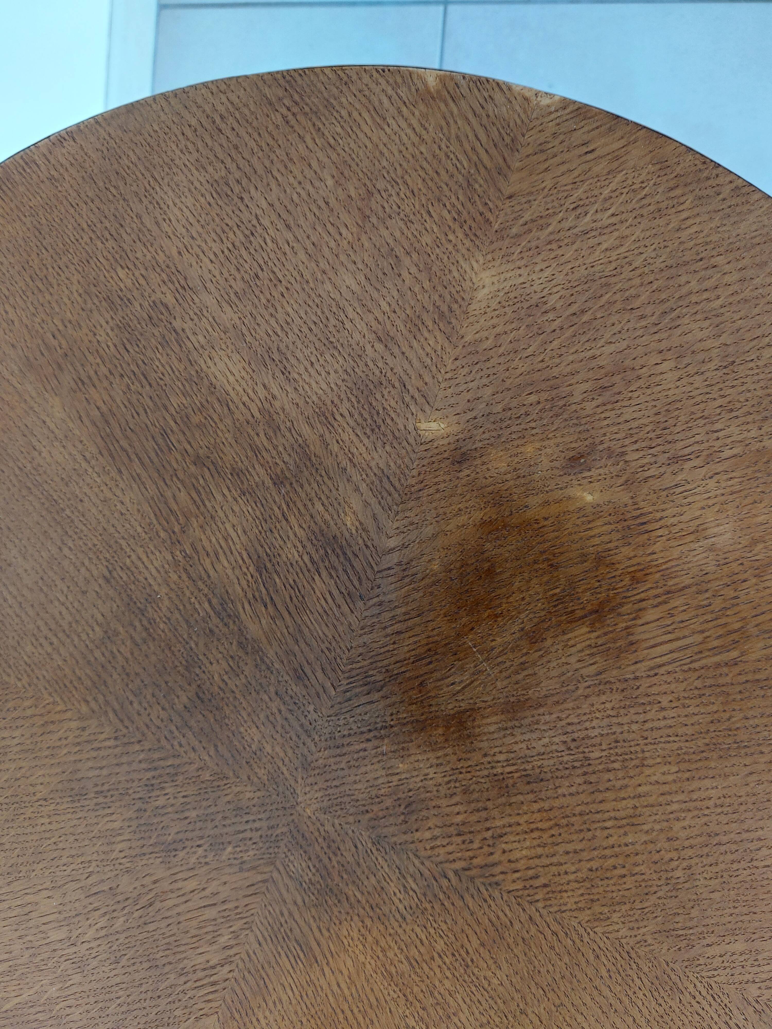 Tripod round coffee table