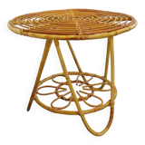 Round coffee table with 60's vintage rattan magazine tray