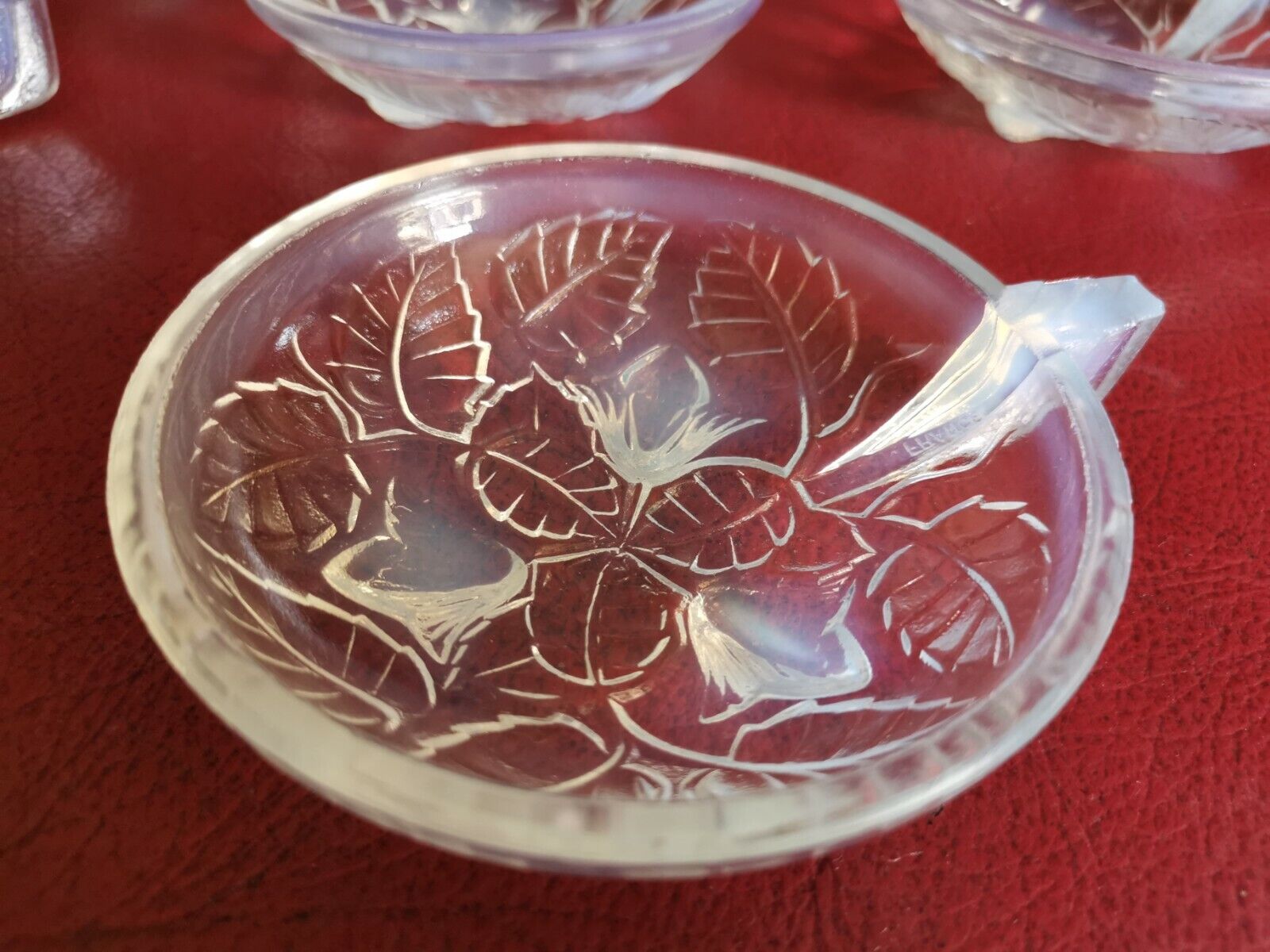 5 cups d'avesn france , art deco hazelnut pattern 11 cm , opalescent glass