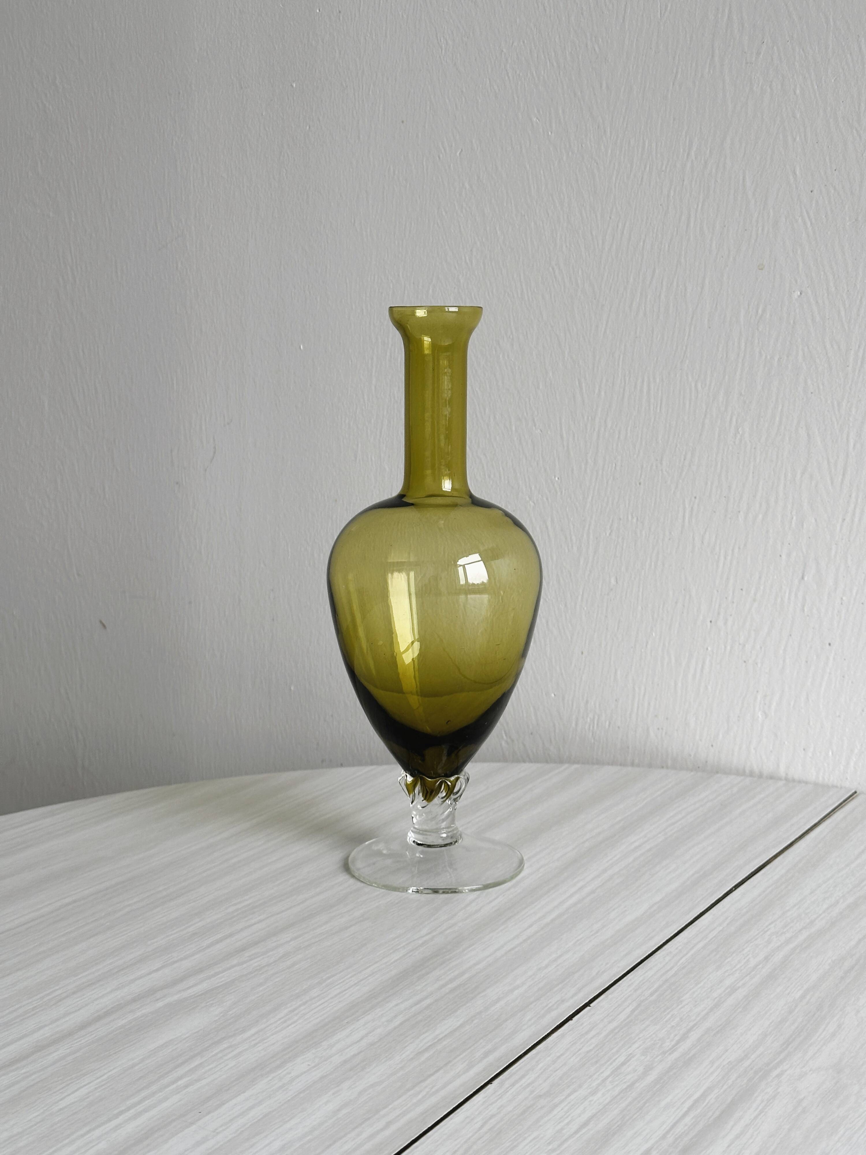 Vintage yellow glass soliflore vase