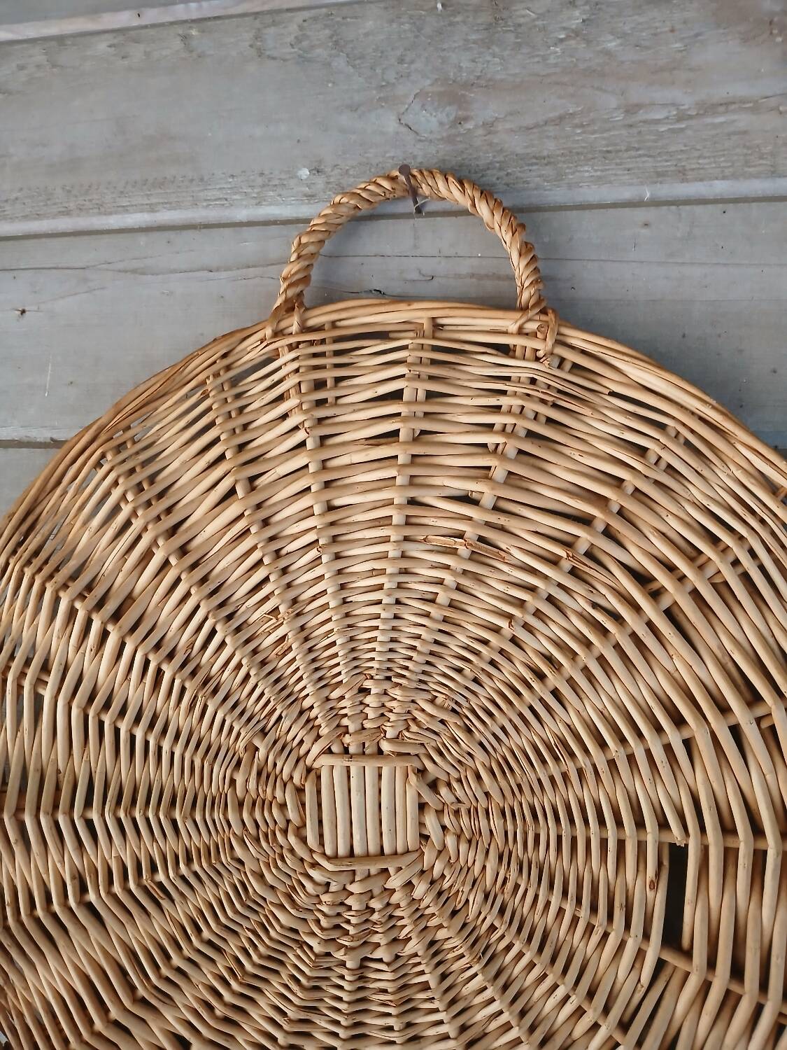 Rattan/wicker wall basket