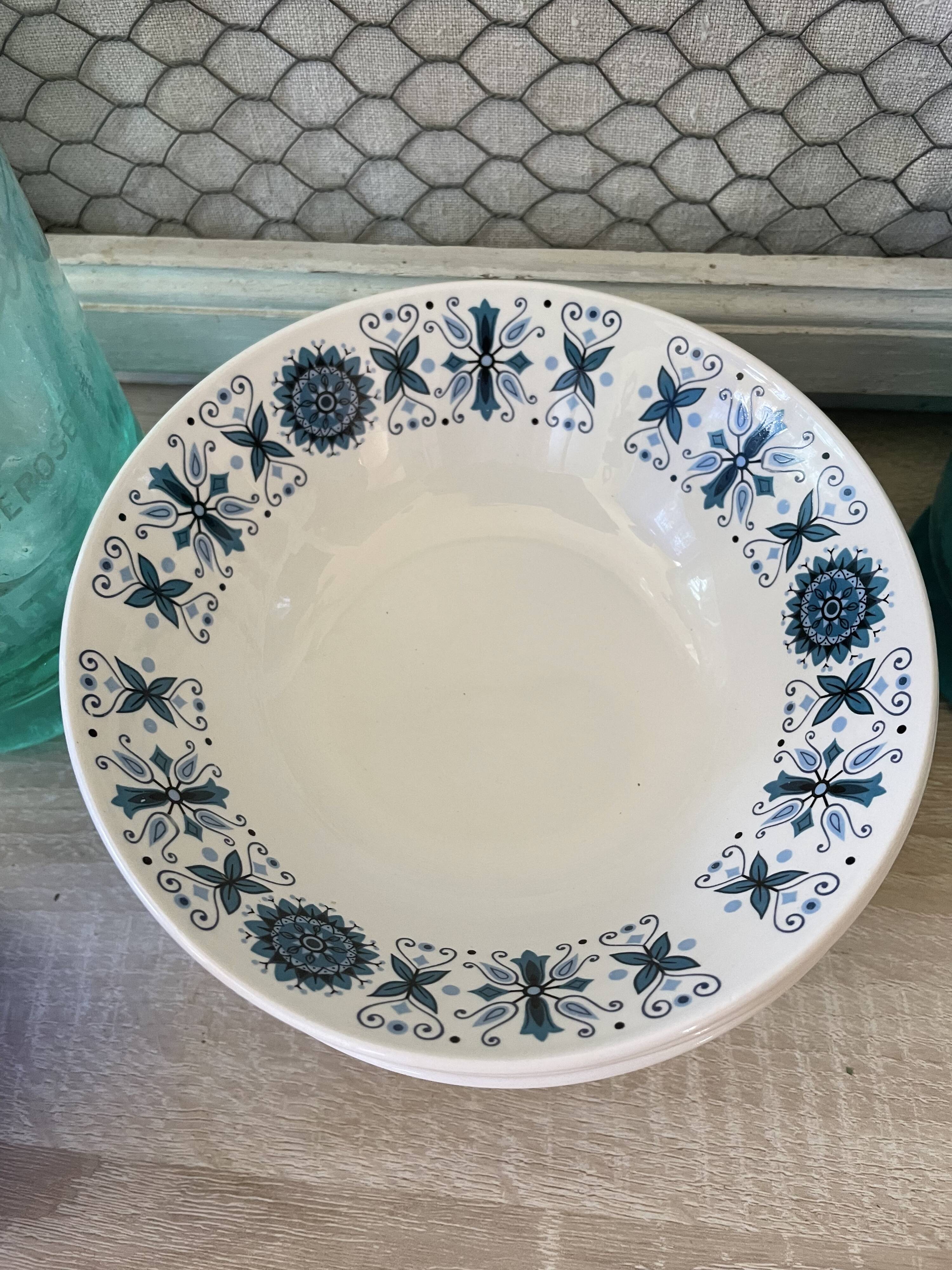 5 vintage Villeroy & Boch bowls