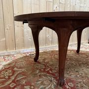 Table de salle à manger ovale de style Louis XV en chêne massif