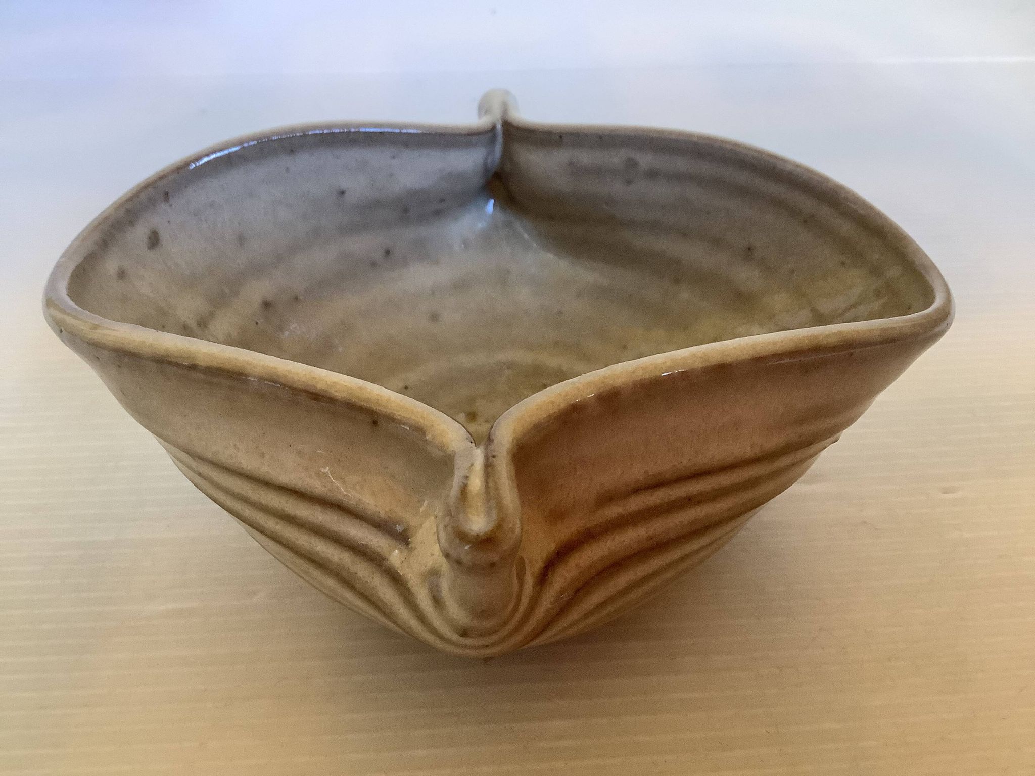 Ceramic pinch ring holder tray