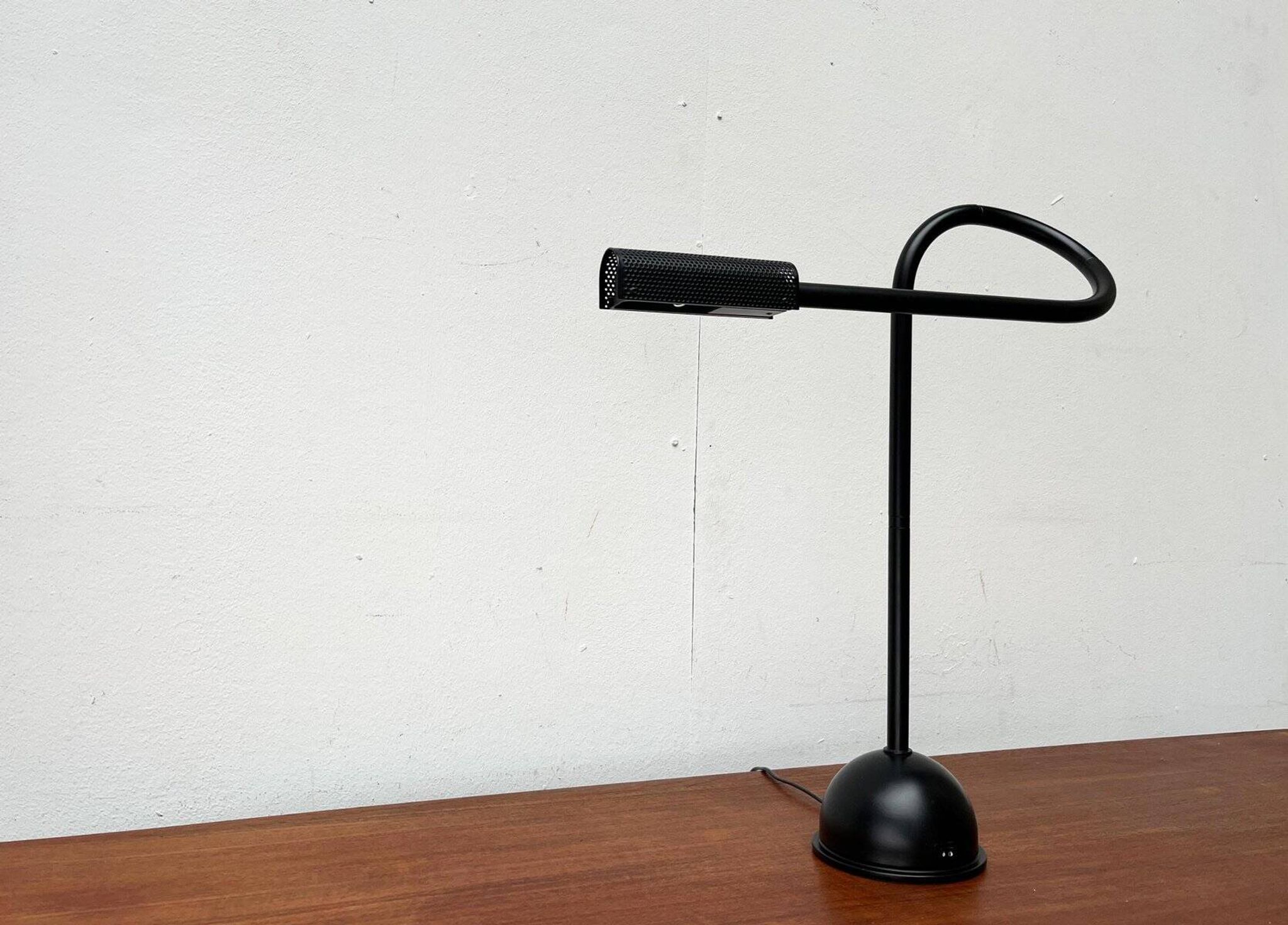 Lampe de table modèle Stringa postmoderne par Hans Ansems pour Luxo, années 1980