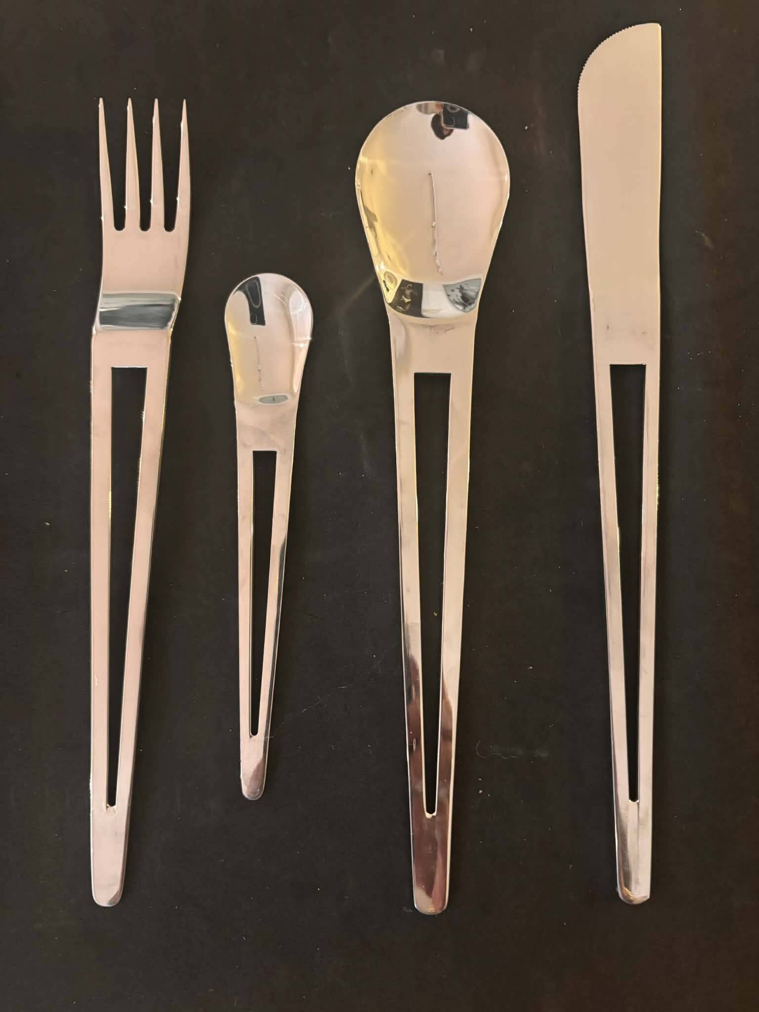 Ménagère 12 personnes acier