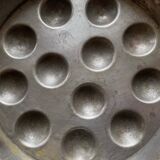 Set of 2 metal snail dishes