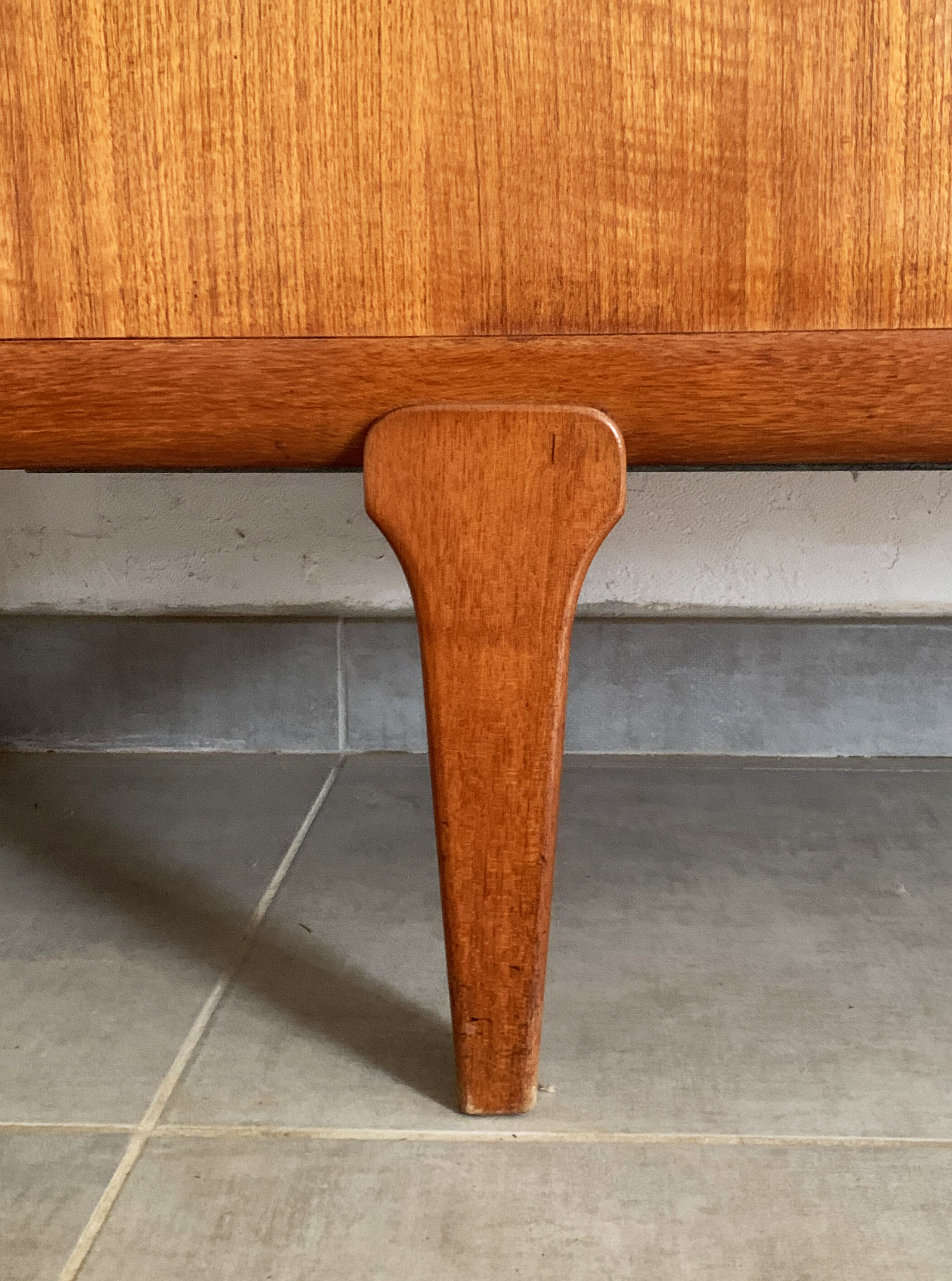 Large Danish vintage row in blond teak from the 60s