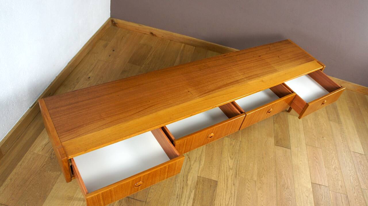 Low Enfilade Scandinavian Design in Vintage Teak 1960