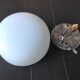 Plafonnier demi lune en opaline blanche vintage années 60/70