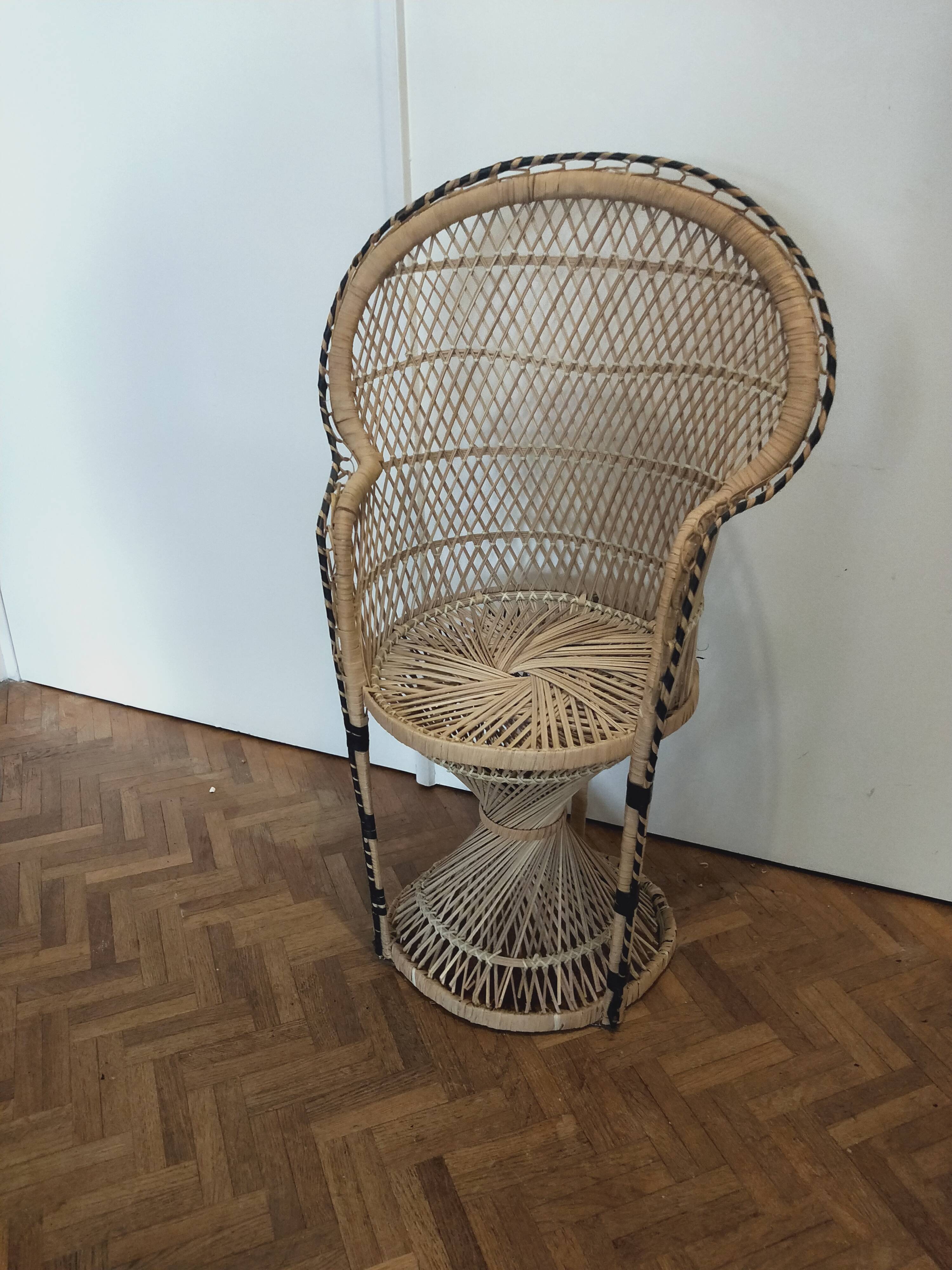 Emmanuelle child chair