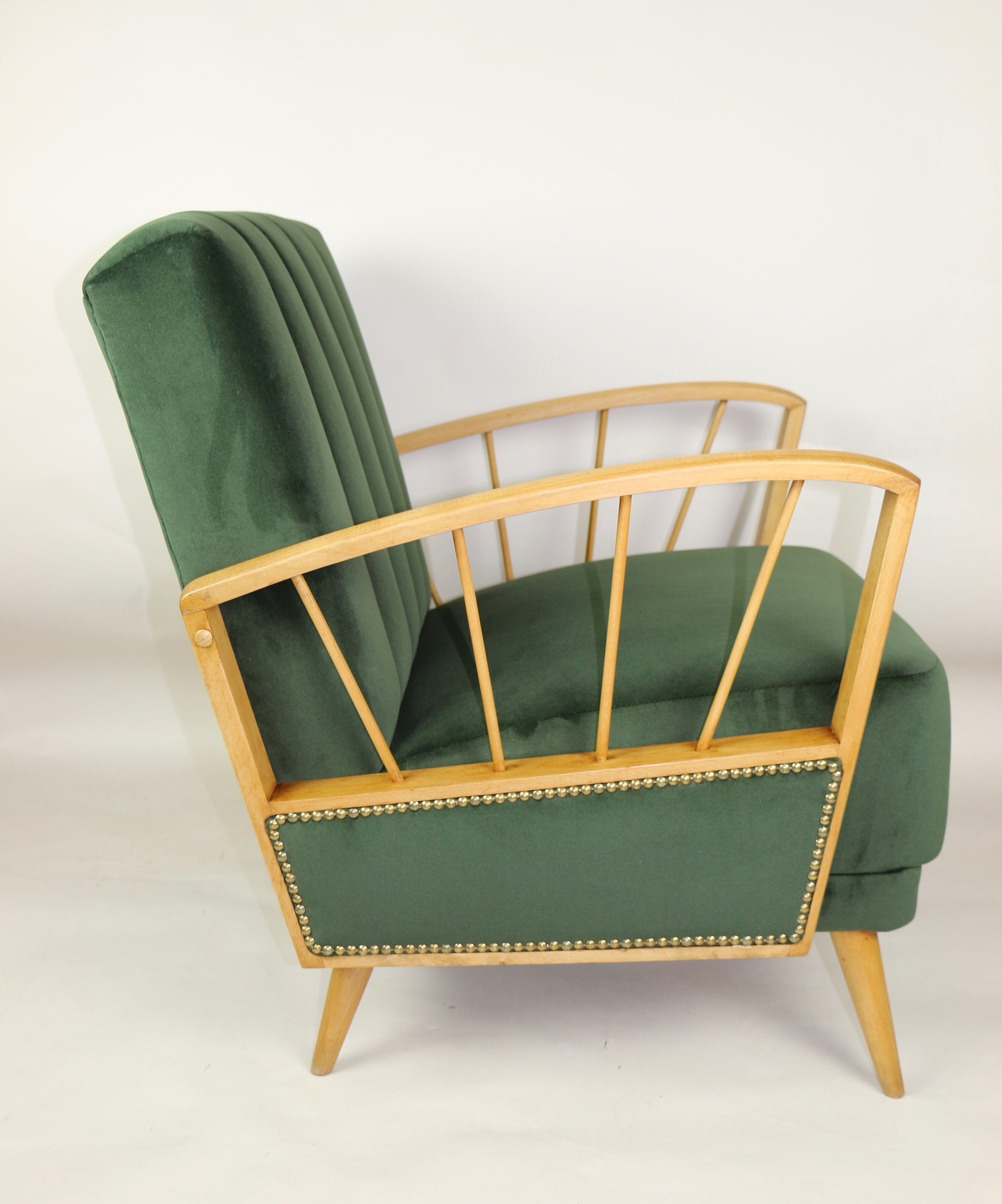 Fauteuil en velours d’olive, années 1970