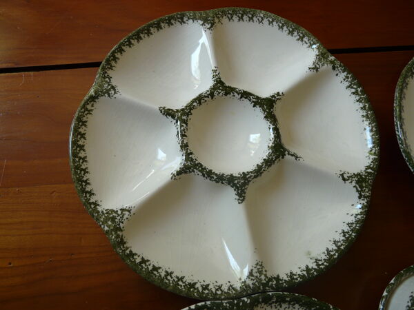 6 assiettes à huîtres, 1 ramequin et 1 coupelle de la manufacture Gien