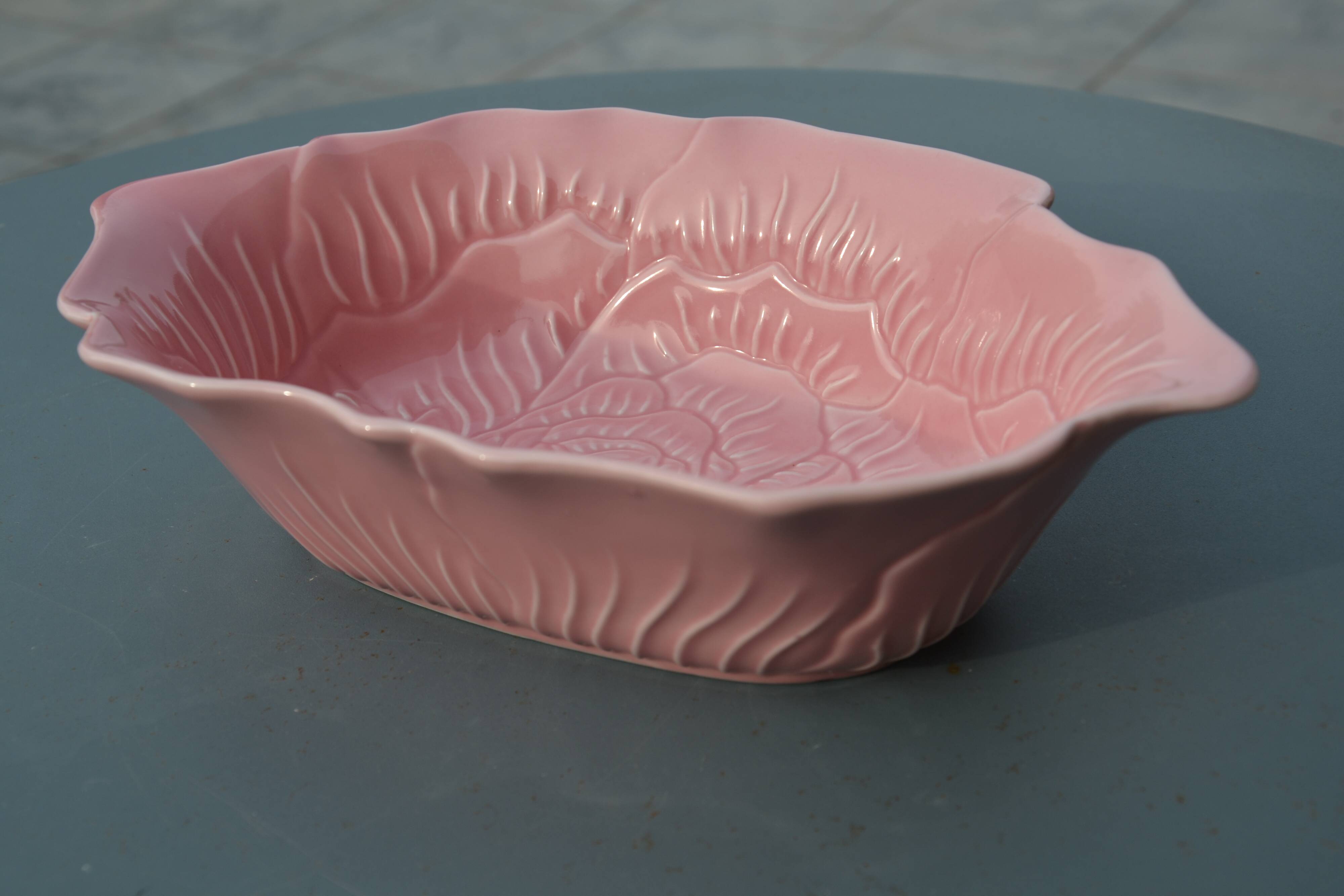 Rose-shaped ceramic bowl/deep plate.