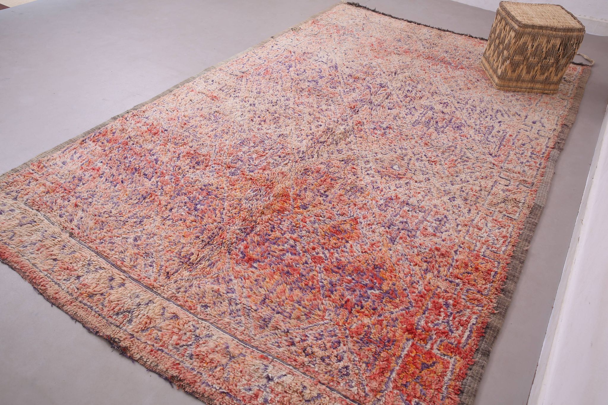 Pink Vintage Moroccan Rug 197 x 320 cm, Berber Wool Rug, Handmade Boho Rug