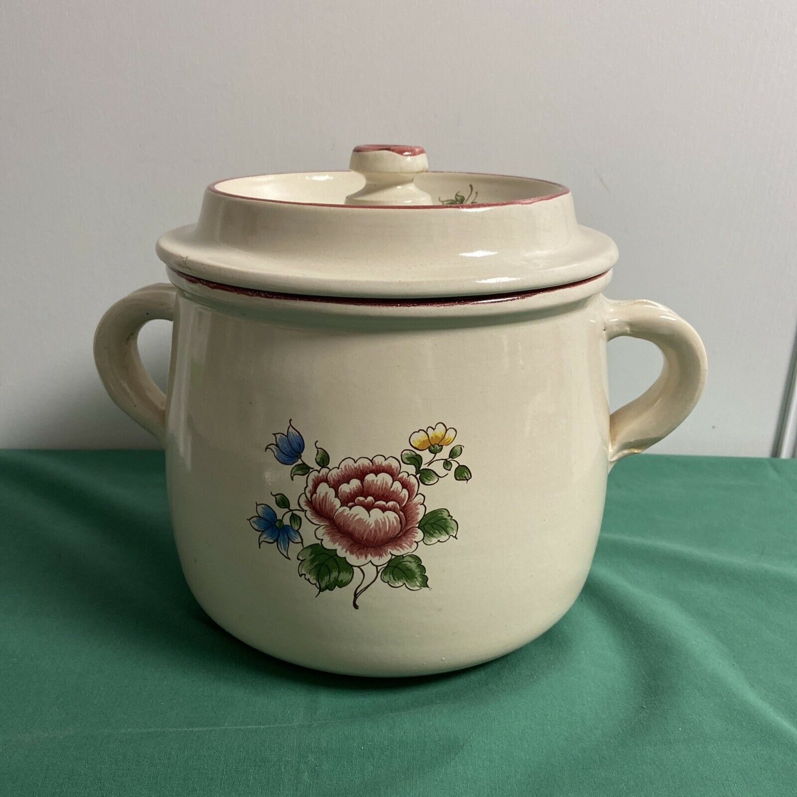 Pot shape pot with vintage ceramic lid floral decoration