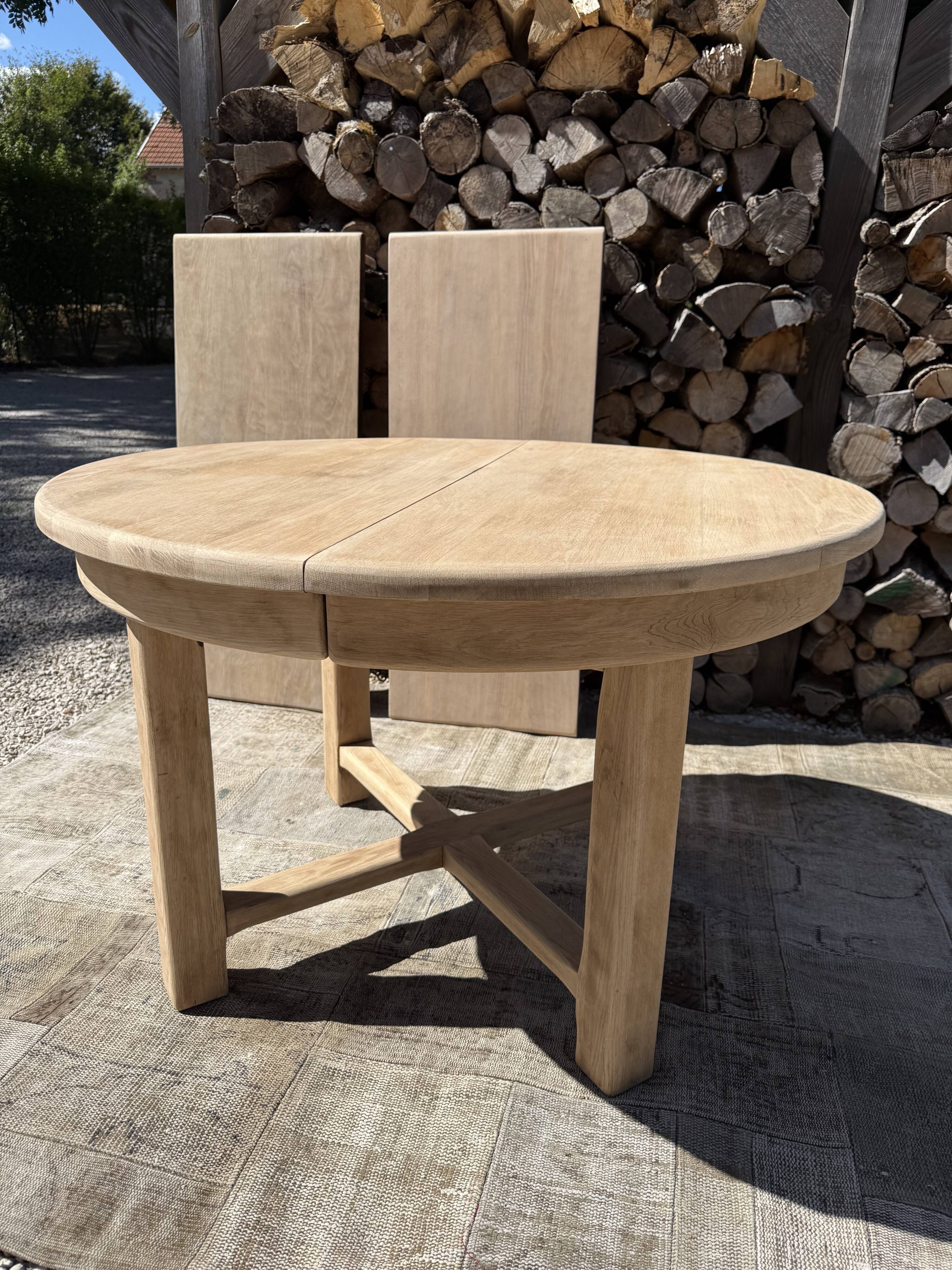 Round solid oak table with extensions, maximum 220cm.