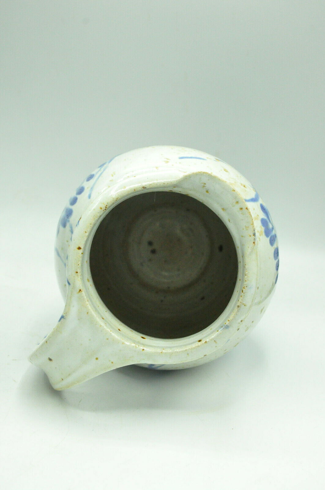 Signed reed pitcher to identify floral decoration vegetal collection deco art table