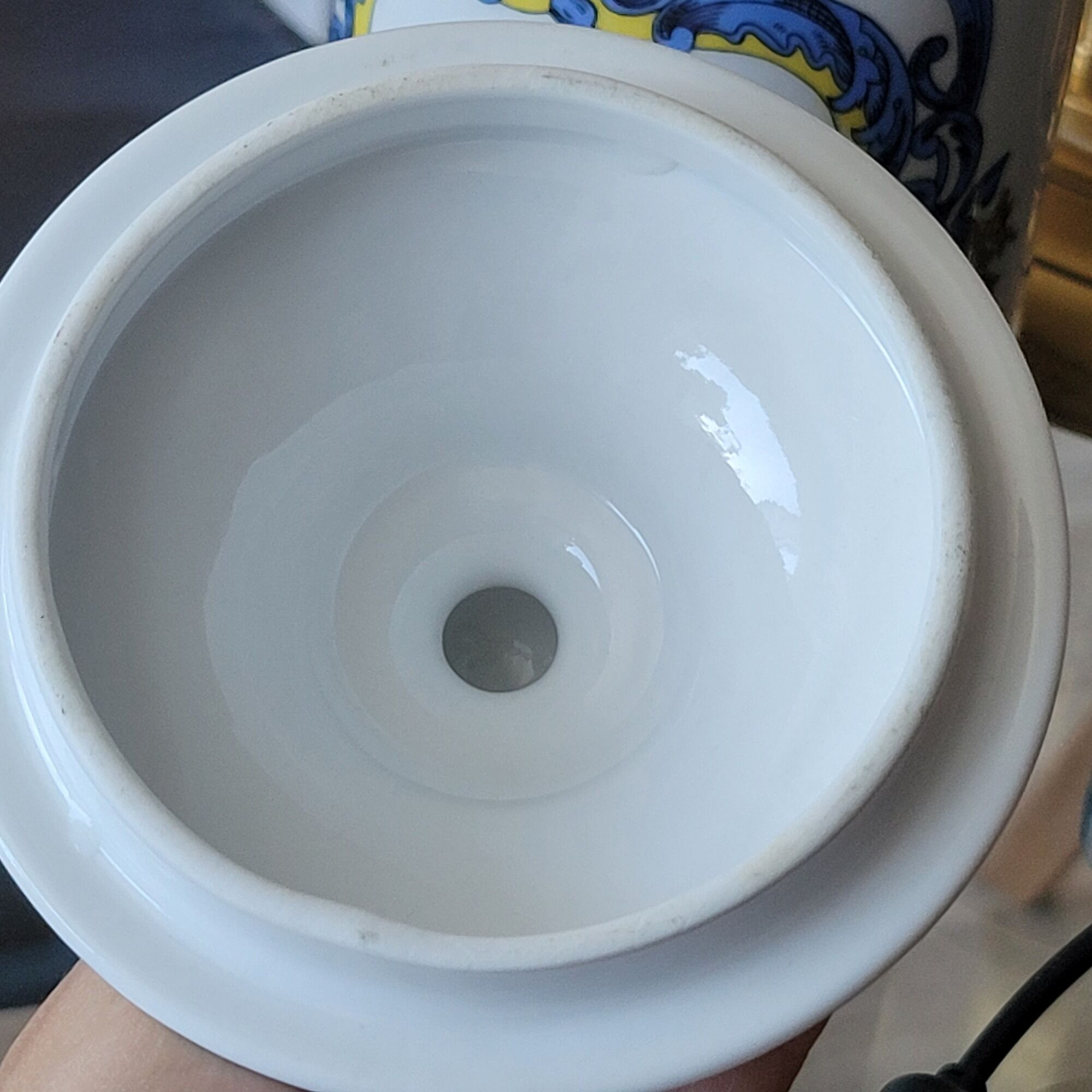 Apothecary pharmacy pot in Mel porcelain. Ros. Ground.