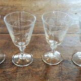 Set de 4 anciens verres à digestif décorés de vignes