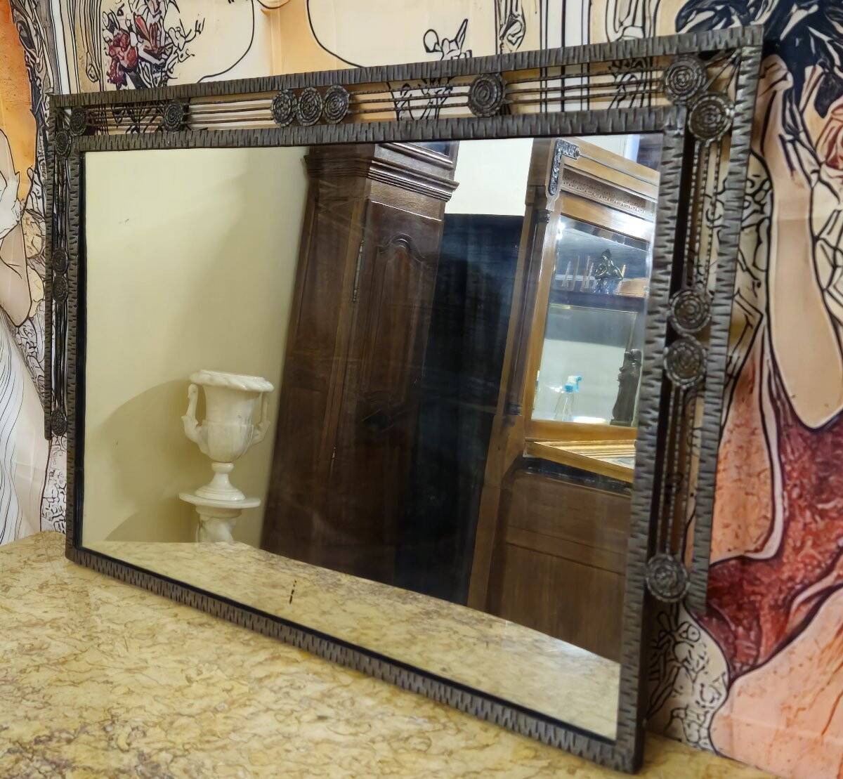 Large Art Deco mirror in hammered iron – Geometric decoration with rosettes