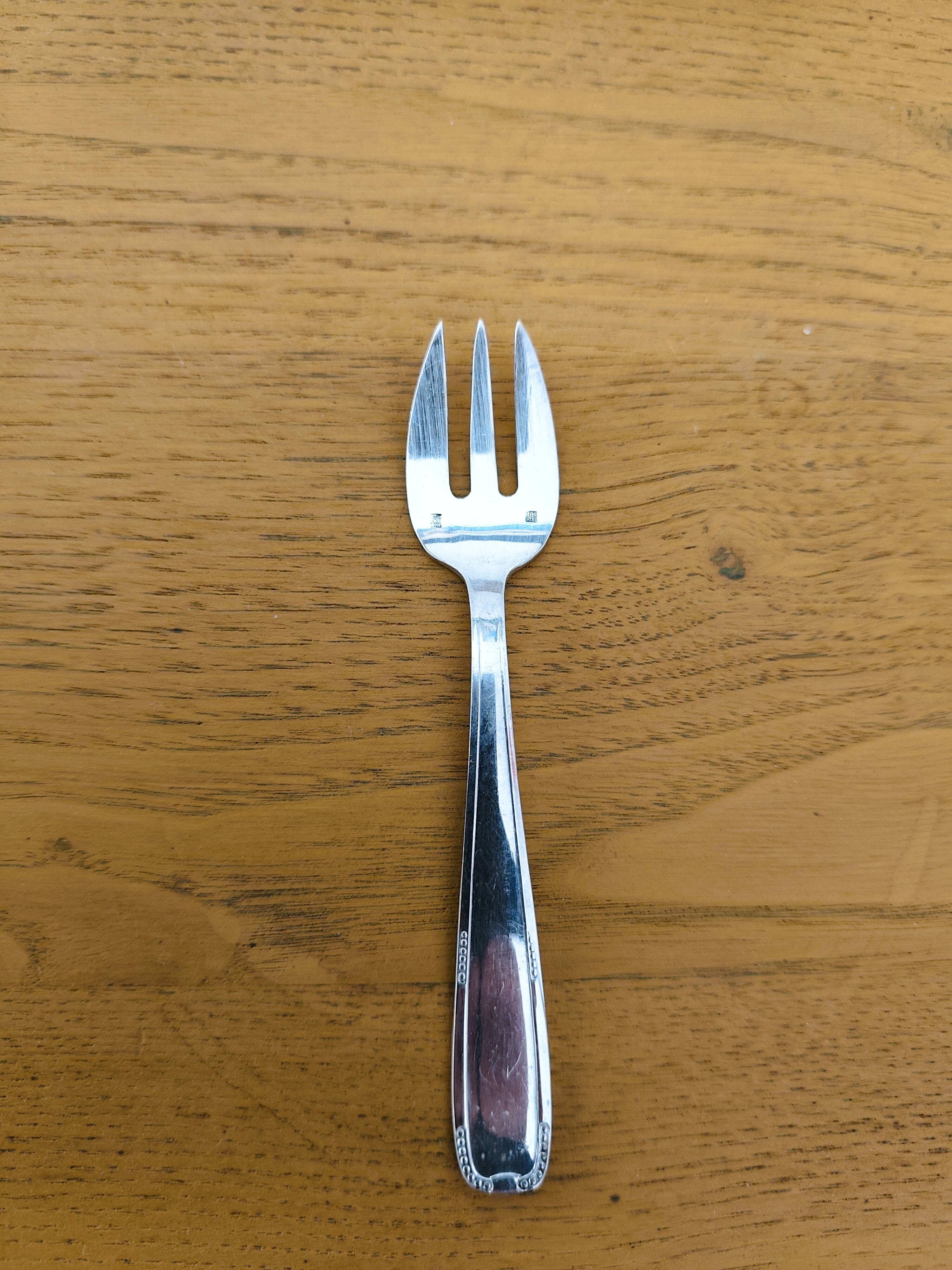 Set of 12 dessert/fish forks in silver-plated metal with hallmark.