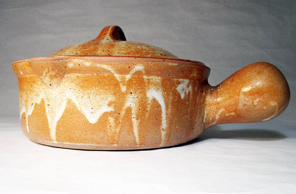 Sandstone pan with lid