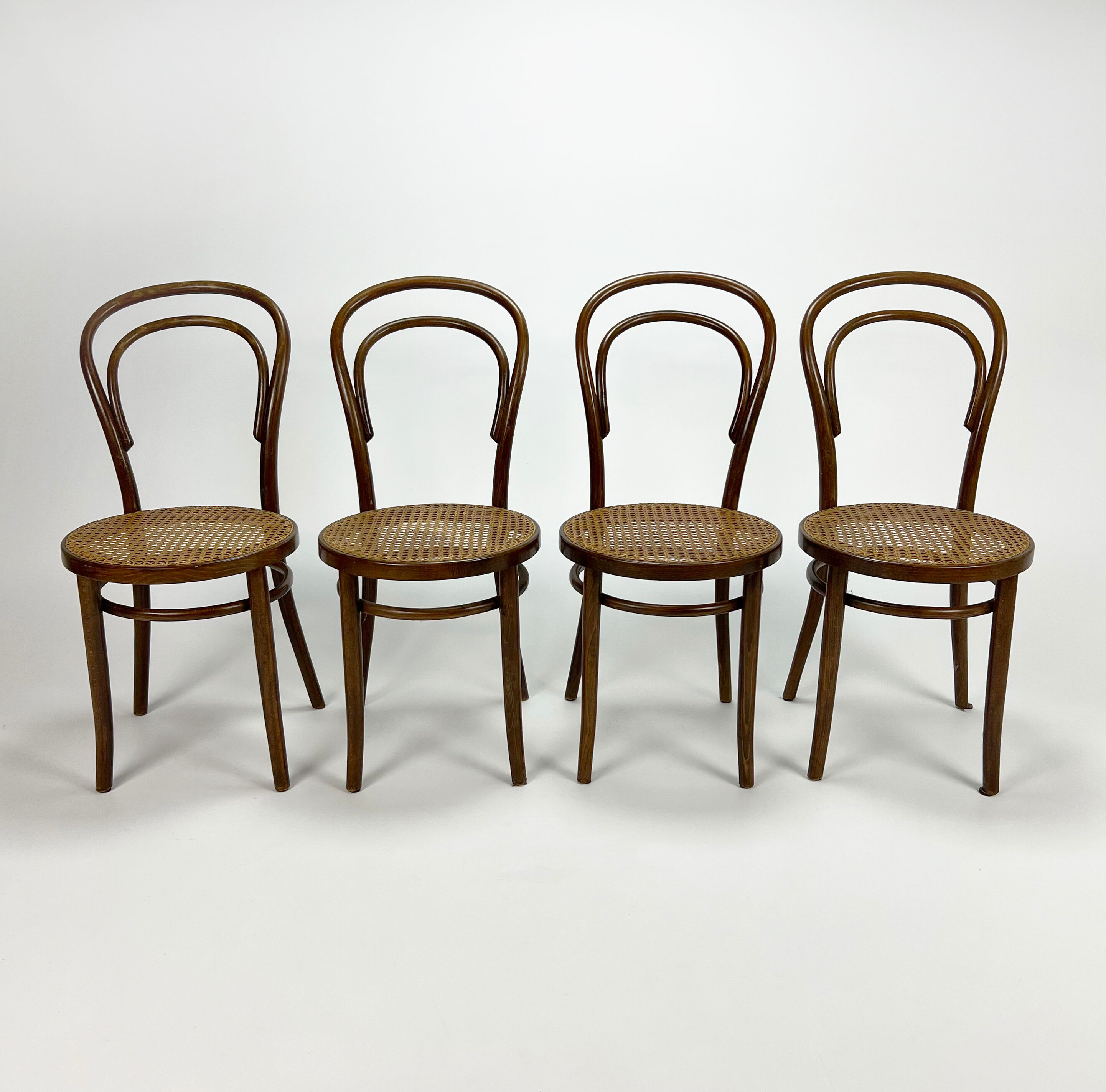 Ensemble de 4 chaises de salle à manger Mid Century Zpm Radomsko Bentwood et Cane, années 1960
