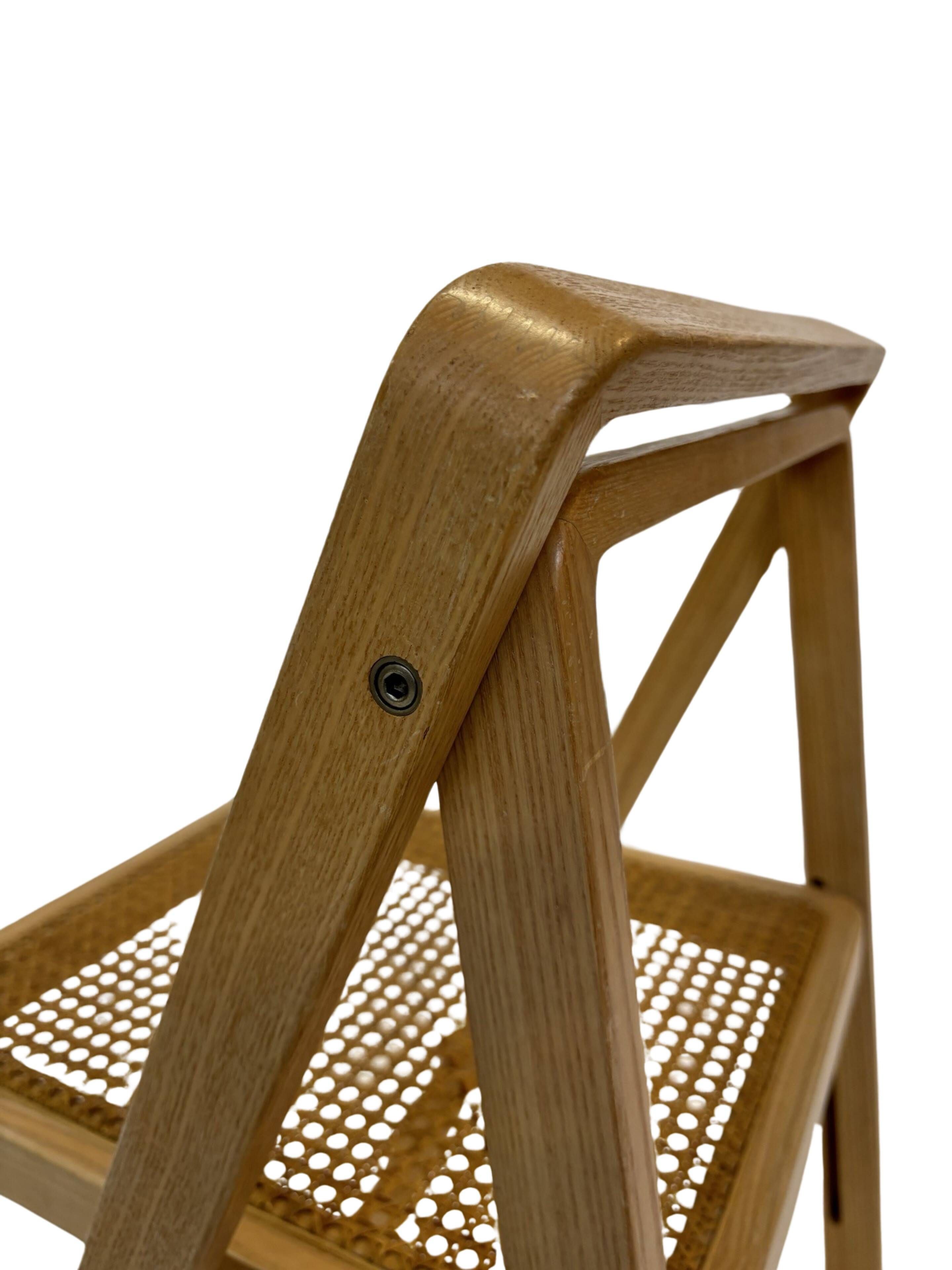Ensemble vintage de 4 chaises pliantes, design en sangle et bois, années 1970
