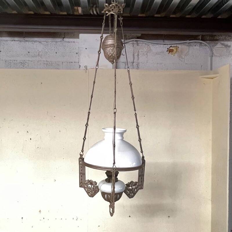 Antico lampadario, stile Liberty, con saliscendi