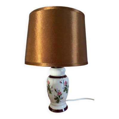 Lampe à poser en porcelaine fine, décor « roses »
